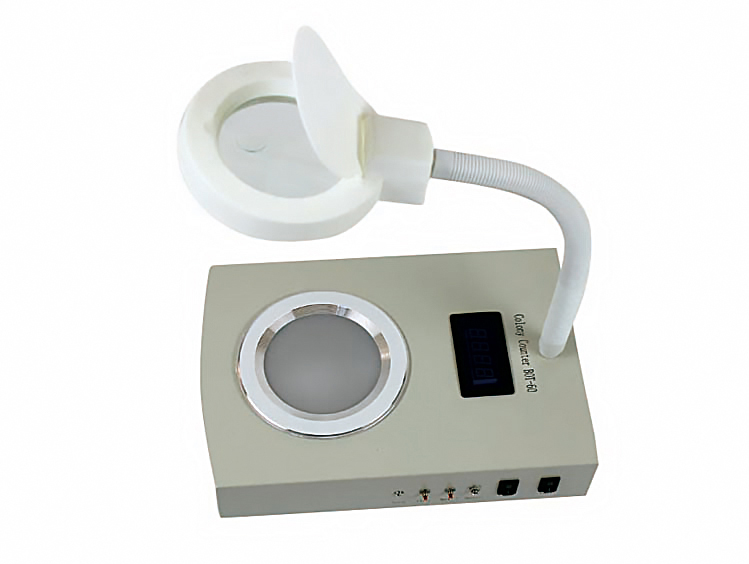 我公司生產(chǎn)的菌落計數(shù)器是一種數(shù)字顯示式自動細菌檢驗儀器。由計數(shù)器、探筆、計數(shù)池等部分組成，計數(shù)器采用CMOS集成電路精心設計，LED數(shù)碼管顯示，字高13mm，清晰明亮，配合探筆，計數(shù)靈敏準確。菌落對比清楚。便于觀察。